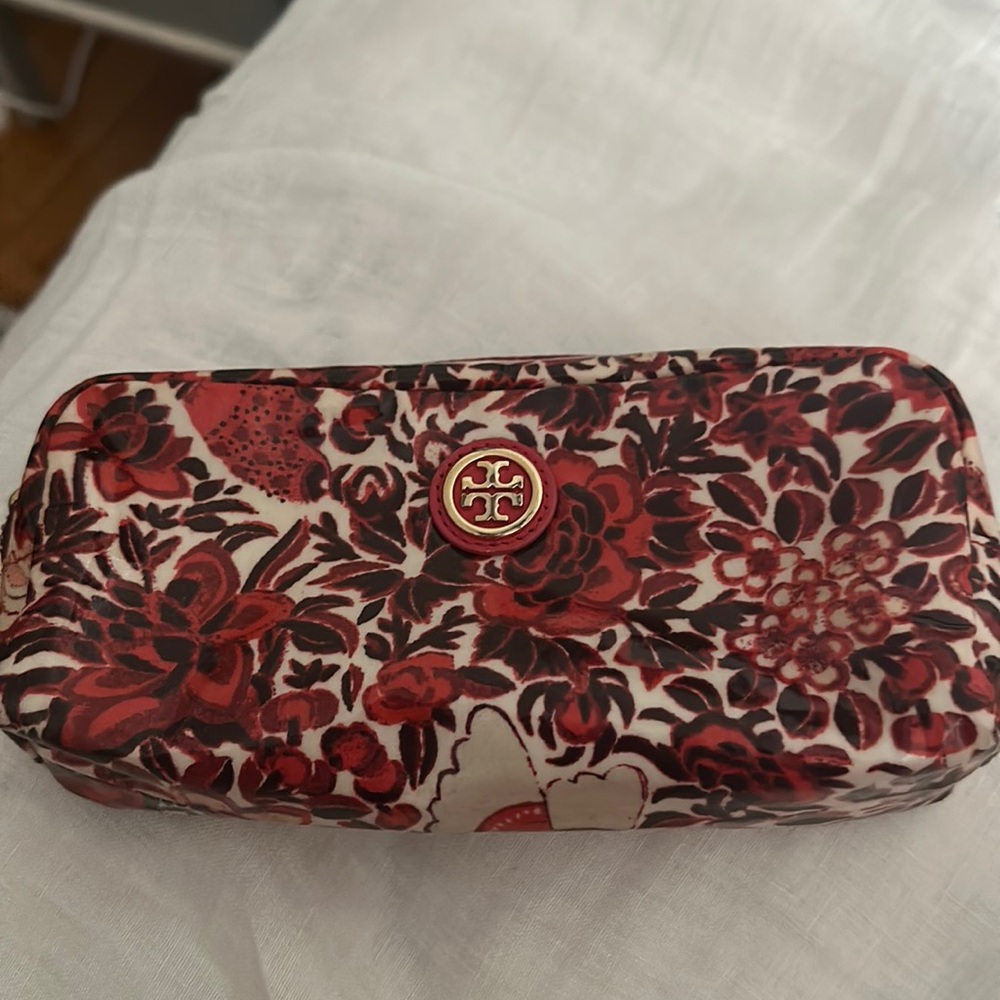 tory burch pouch